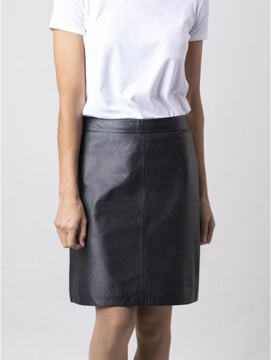 Lakeland Leather Leather A-Line Skirt In Black | Dresses & Skirts