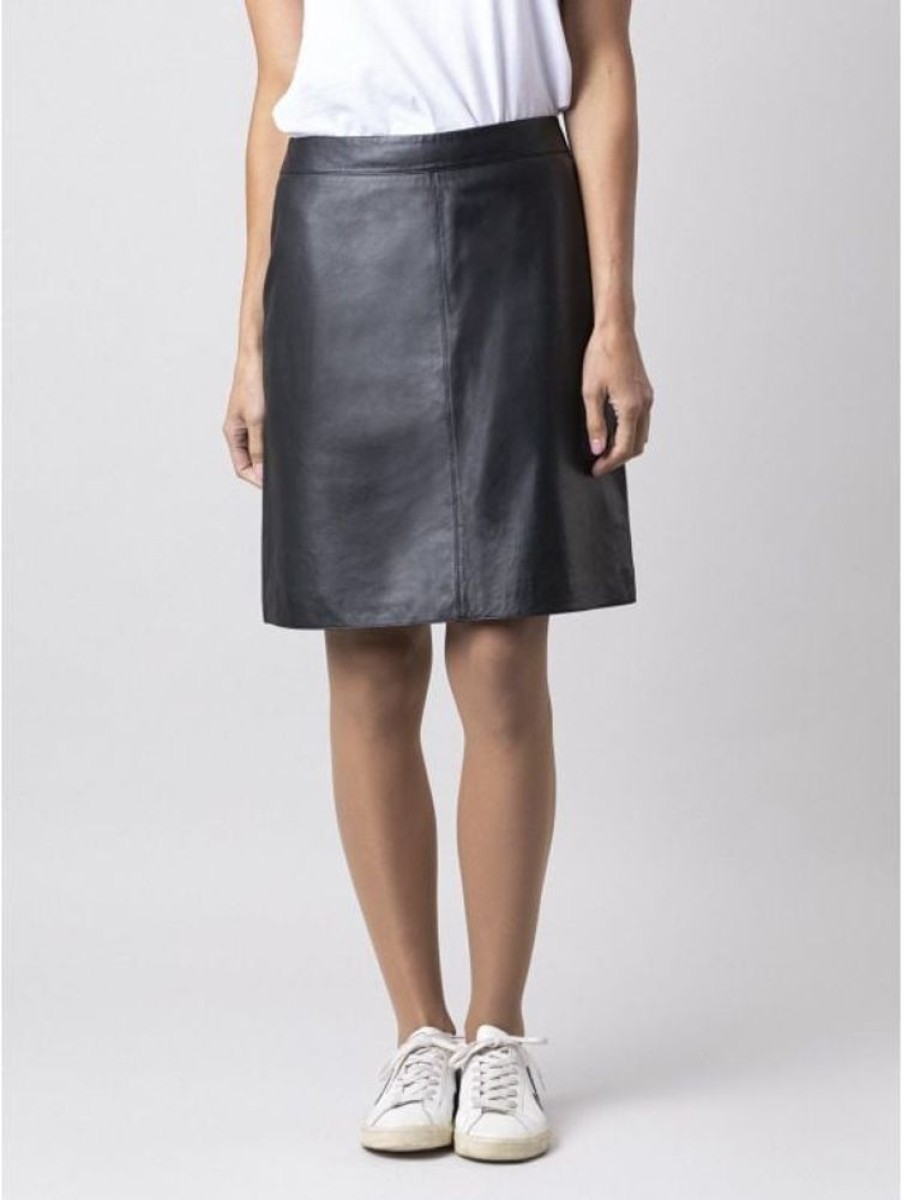 Lakeland Leather Leather A-Line Skirt In Black | Dresses & Skirts